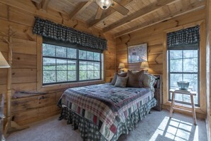 3 soverom, skrivebord, strykejern/-brett og wi-fi