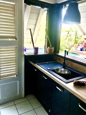 Microwave, coffee/tea maker, toaster - Chic & Roots (Morne a l’eau)