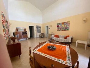 Living area - Detached garden cottage (Marsala)