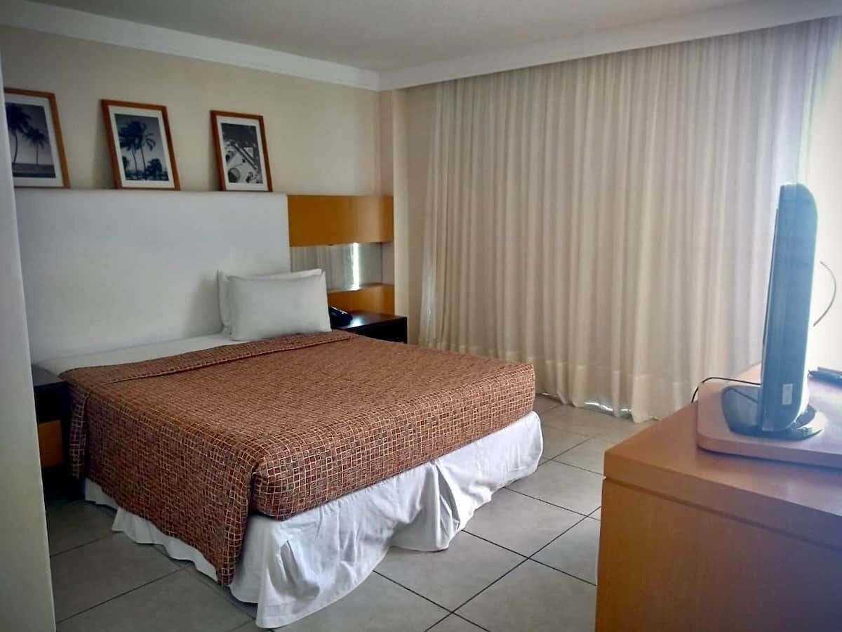 Suíte estúdio conforto | Cofres nos quartos, ferros/tábuas de passar roupa, Wi-Fi de cortesia