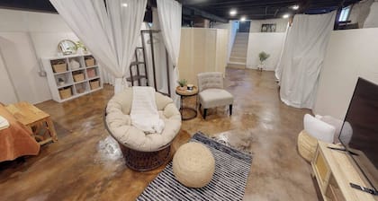 This bungalow is a 2 bedroom(s), 1 bathrooms, located in Wichita, KS.