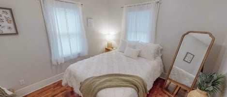 2 多间卧室、办公桌、熨斗/熨衣板、旅行婴儿床