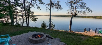 Beautiful Lakefront Home with 5 Bed/3 Baths, WiFi,  tons of amenities!