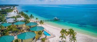 KG Arrive any day, pool on beach, full Kitchen, W/D, Parking, Docks, balcony,