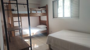 8 chambres, fer et planche à repasser, Wi-Fi, literie fournie