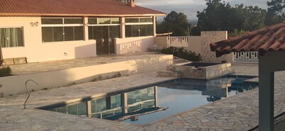 Recanto Julio e Maia is a family-friendly environment surrounded by nature.