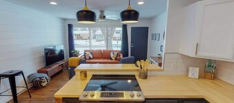 Stylish Mid-Century Home | 4BR | 2 King Beds | Sleeps 10 | Big Backyard