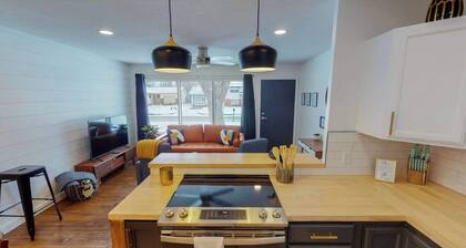 Stylish Mid-Century Home | 4BR | 2 King Beds | Sleeps 10 | Big Backyard
