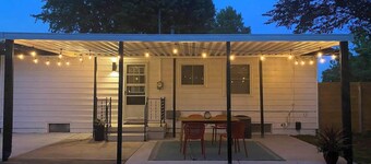 Mid-Century home near airport and zoo