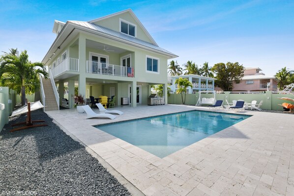 Outdoor pool, a heated pool - Beautiful Waterfront Vacation home to enjoy the Florida Keys in Style (Key Largo)