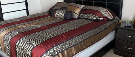 3 bedrooms, desk, iron/ironing board, travel crib