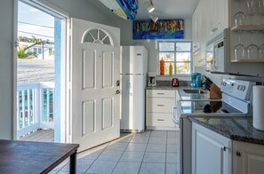 Fridge, microwave, oven, stovetop - SURFS UP - UP STAIRS UNIT (Bradenton Beach)