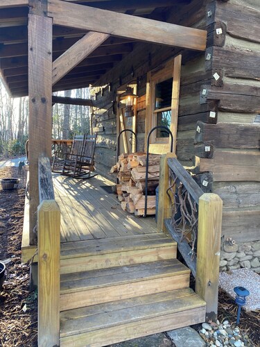 Authentic 1850’s Settlers cabin  High Speed Internet