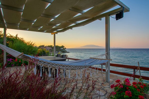 Outdoor dining - Baywatch 3 on the water (ZAKYNTHOS)