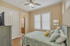 4 bedrooms, desk, iron/ironing board, travel cot
