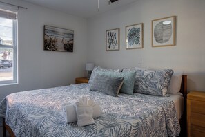 2 bedrooms, desk, free WiFi, bed sheets - Low Rider - Bottom Unit -  (Bradenton Beach)