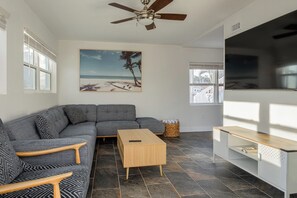 Smart TV - Low Rider - Bottom Unit - (Bradenton Beach)