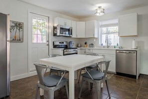 Fridge, microwave, oven, stovetop - Low Rider - Bottom Unit - (Bradenton Beach)