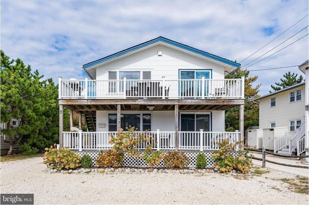 Beautifully Updated Oceanside Duplex - Upstairs Unit