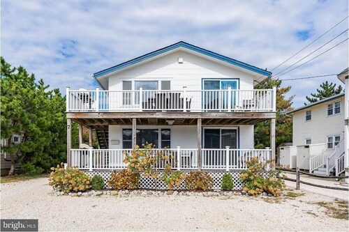 Beautifully Updated Oceanside Duplex - Upstairs Unit