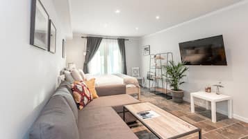 2 多间卧室、办公桌、熨斗/熨衣板、免费 WiFi