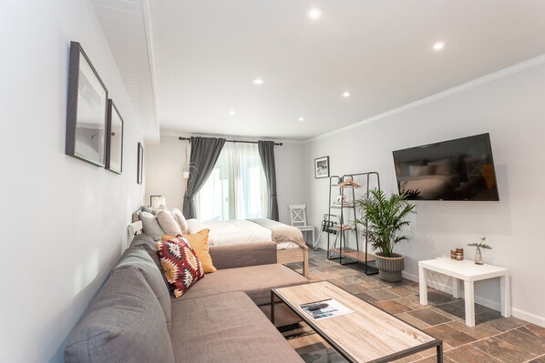 2 bedrooms, desk, iron/ironing board, free WiFi