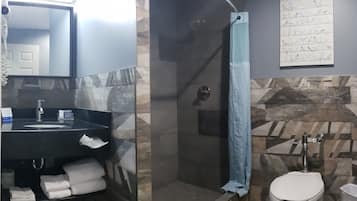 Regadera, secadora de cabello, toallas, jabón