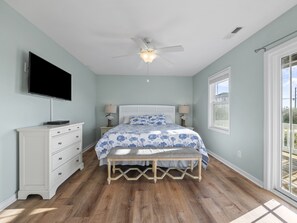 4 bedrooms, desk, free WiFi