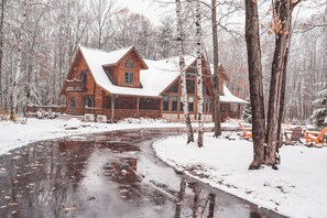 Exterior - Timber Lodge on Large Wooded Lot mid Door County (Sturgeon Bay)