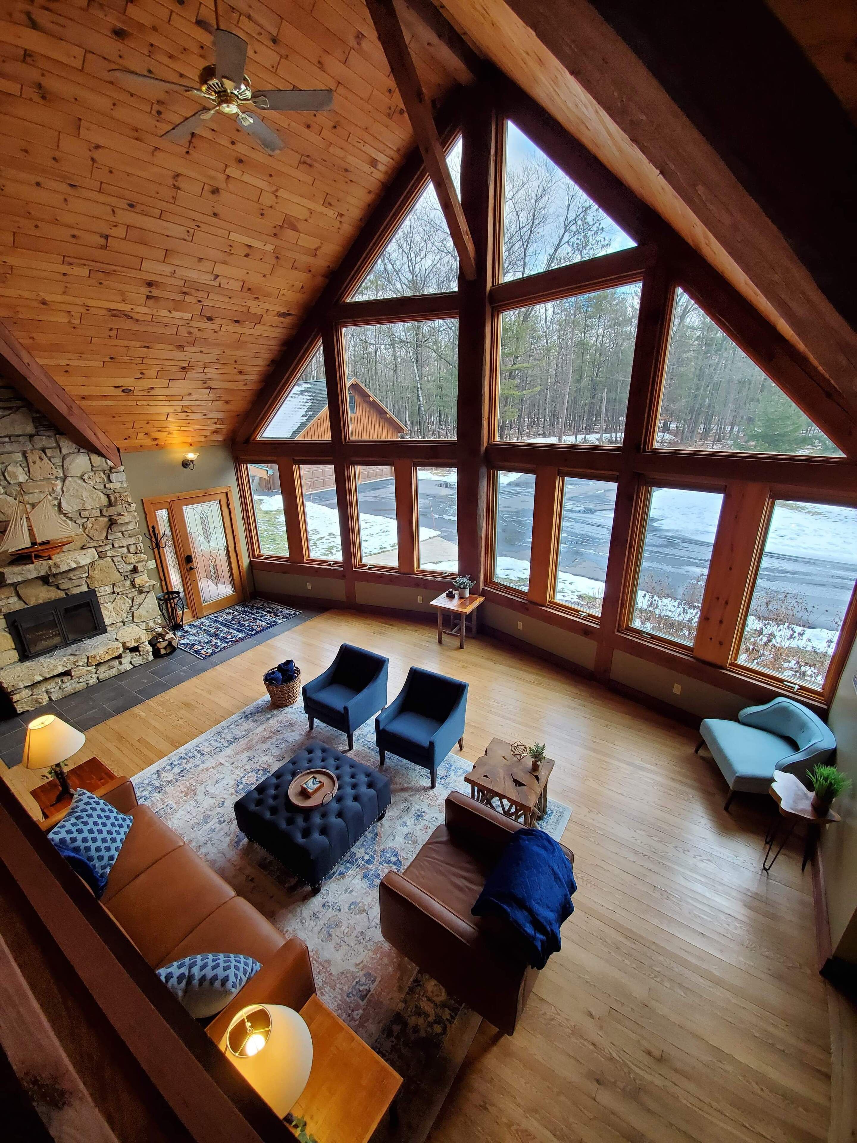 TV, lareira, DVD player, aparelho de som