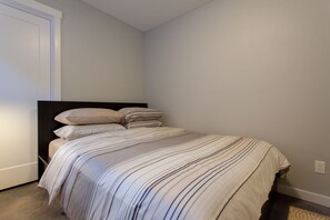 2 bedrooms, iron/ironing board, travel cot, free WiFi