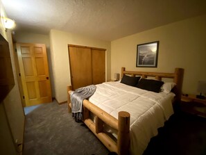 5 bedrooms, in-room safe, iron/ironing board, travel cot