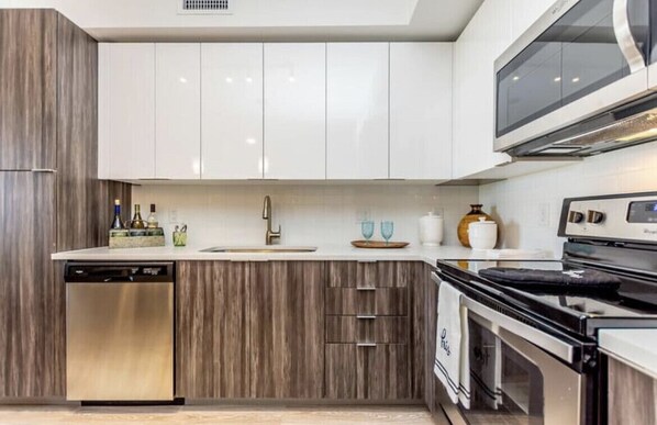 Fridge, microwave, oven, stovetop