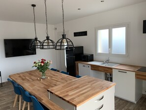 Fridge, microwave, oven, stovetop - Belle Villa 2h private relaxation area included in nightly rate (Équilly)
