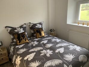 3 bedrooms, iron/ironing board, travel cot, free WiFi