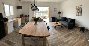 Dining - Belle Villa 2h private relaxation area included in nightly rate (Équilly)