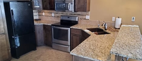 Refrigerador, microondas, horno y parrilla de estufa