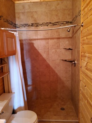 Shower, heated floors, towels, toilet paper - Country Oasis (Hillsboro)