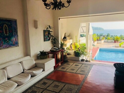 Complete House, ocean view, 8 minute walking to the beach