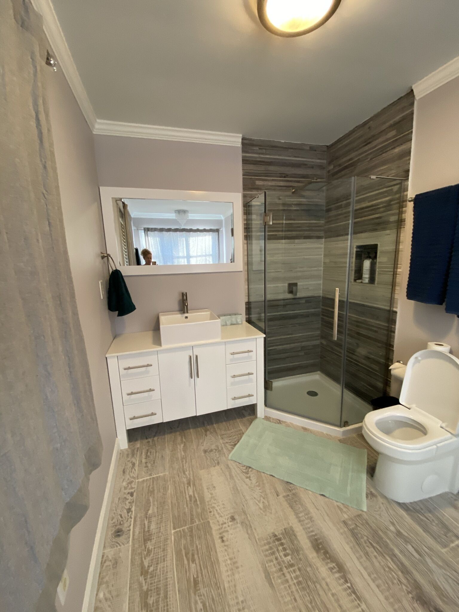 Combined shower/tub, hair dryer, towels, soap