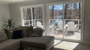 Smart-TV, peis, fotballspill og bøker