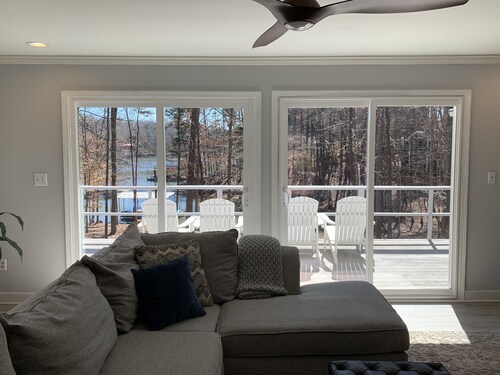 Lakehouse on Hartwell. Peace & quiet. Fish, grill, kayaks & more.