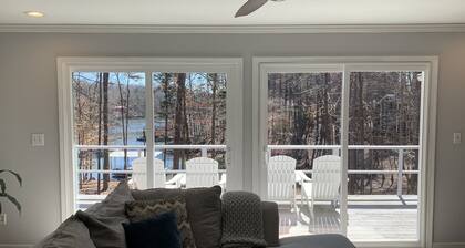 Lakehouse on Hartwell. Peace & quiet. Fish, grill, kayaks & more.