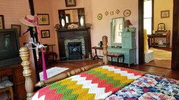4 bedrooms, iron/ironing board, free WiFi, bed sheets