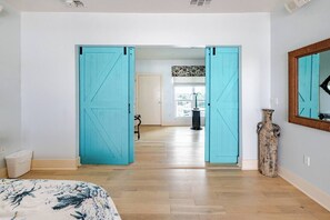 4 chambres, fer et planche à repasser, lit parapluie, Wi-Fi gratuit