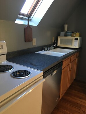 Batterie de cuisine, vaisselle et ustensiles