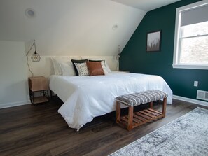 3 bedrooms, memory-foam beds, free WiFi, bed sheets - The Northwoods House - Direct ATV Access (Stewartstown)