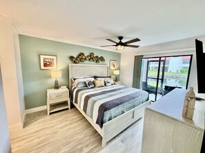 1 bedroom, iron/ironing board, WiFi, bed sheets - Sandy Feet Retreat Unit 108 at Runaway Bay.  1 min walk to beach. (Bradenton Beach)