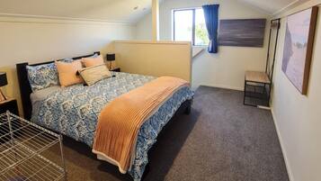 2 slaapkamers, een bureau, een strijkplank/strijkijzer, gratis wifi