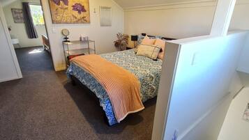 2 bedrooms, desk, iron/ironing board, travel cot